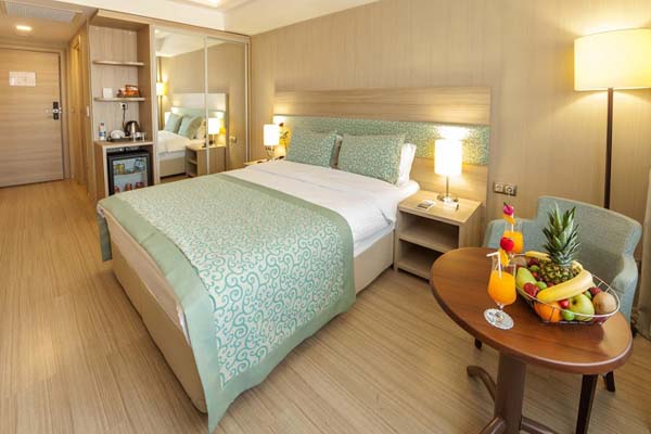 Hãy chiêm ngưỡng hình ảnh của phòng suite sang trọng, với thiết kế độc đáo và những tiện nghi hiện đại sẽ mang đến cho bạn một trải nghiệm nghỉ dưỡng thượng hạng.
