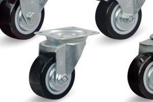 Bánh xe của xe dọn phòng khách sạn